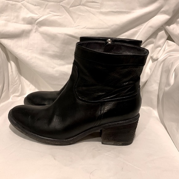Donald J Pliner black leather booties. Size US 7 1/2. - Picture 3 of 10